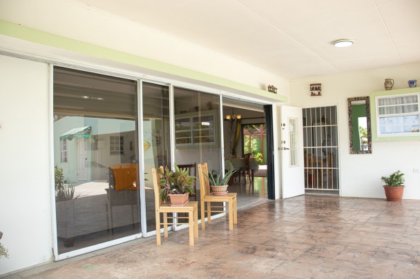 Charmant 3-Slaapkamer Huis met Tuin & Gastenappartement – Cerito