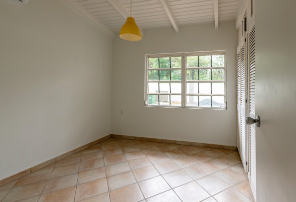 Ruime 4-slaapkamer villa met zwembad in Jan Doret