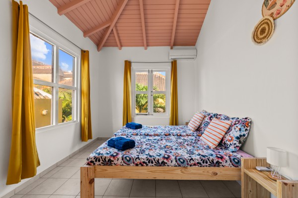 Fully operational student housing complex with 30 rooms for sale