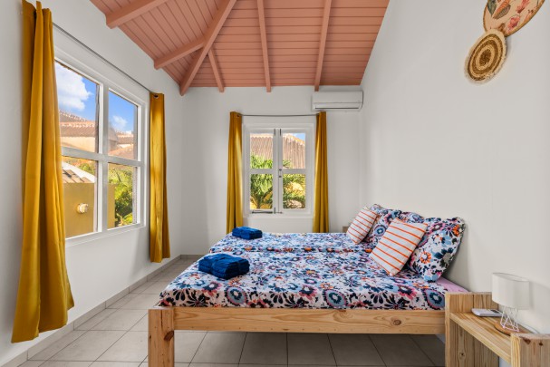 Fully operational student housing complex with 30 rooms for sale