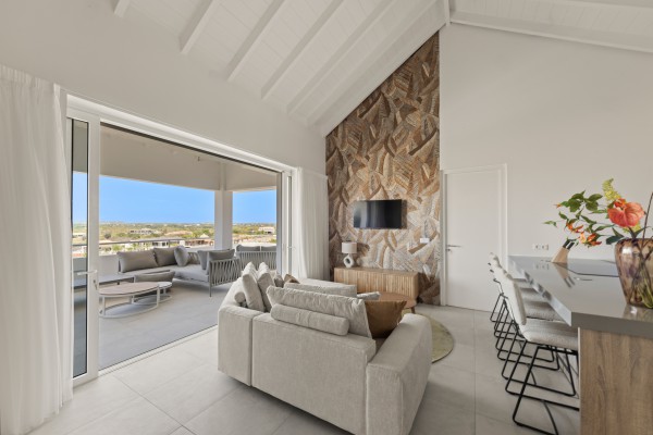 Blue Bay-Luxuriously furnished new-build penthouse in a prime location
