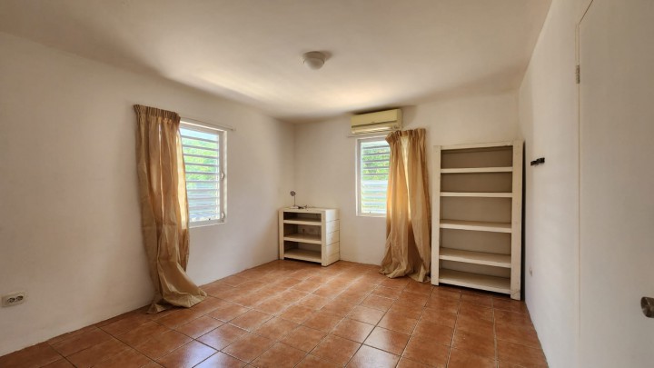 Vista Royal - Spacious 1-Bedroom Main Floor Apartment 