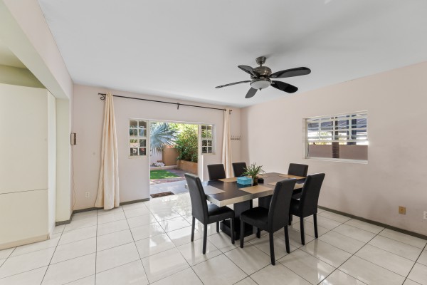 Hanenberg – Tropical vacation home with pool and private bar
