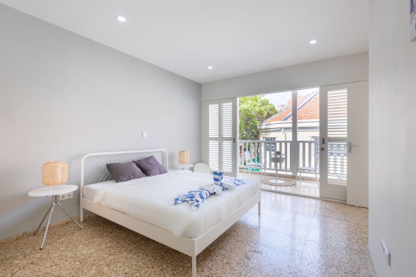 Luxury Fully Furnished 2-Bedroom Apartment in Punda