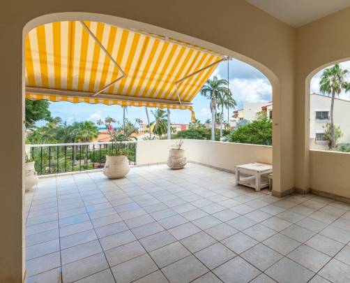 Royal Palm – Ruim appartement met zeezicht en balkon