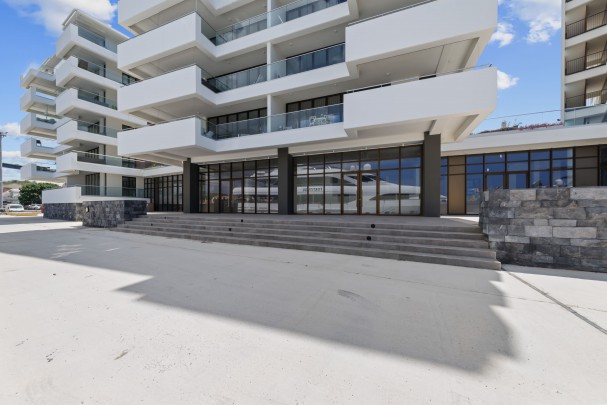 The Wharf – Bright Corner Unit with Waterfront Terrace