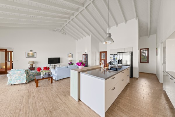 Luxury Blue Bay villa with sea view, pool & guest apartment