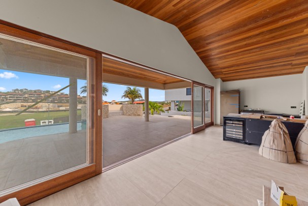 Blue Bay – High-end, luxurious newly built villa with rental potential