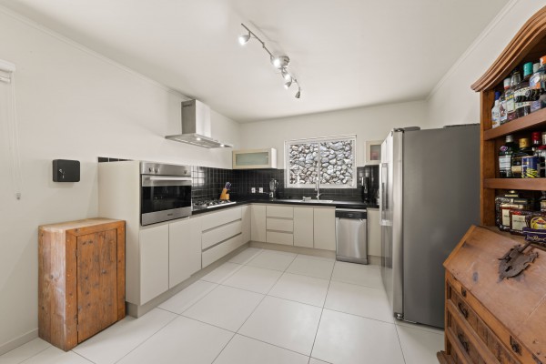 Sun Valley - Modern Detached Home with Garage on Spacious Lot