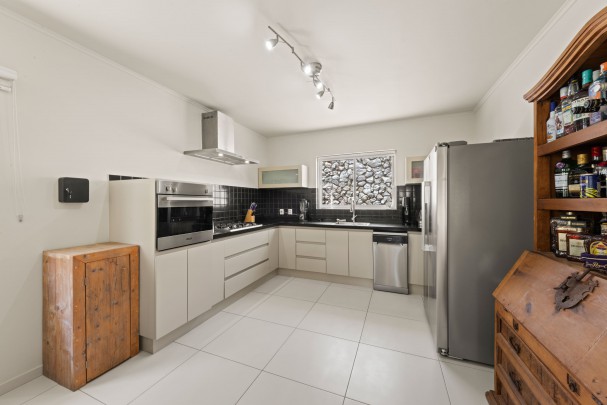 Sun Valley - Modern Detached Home with Garage on Spacious Lot