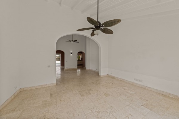 Blue Bay BD61 - Spacious Villa with Guest Apartment