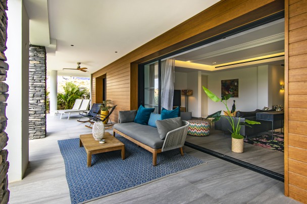 The Shore - Beachfront luxury 3-bedroom apartment with separate studio
