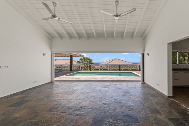 Blue Bay BB-39 – Spacious Villa with Pool and Sea View