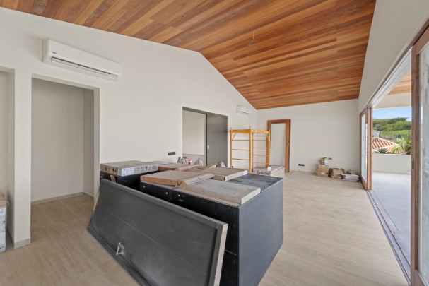 Blue Bay – High-end, luxurious newly built villa with rental potential
