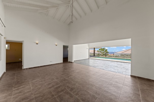 Blue Bay BB-39 – Spacious Villa with Pool and Sea View