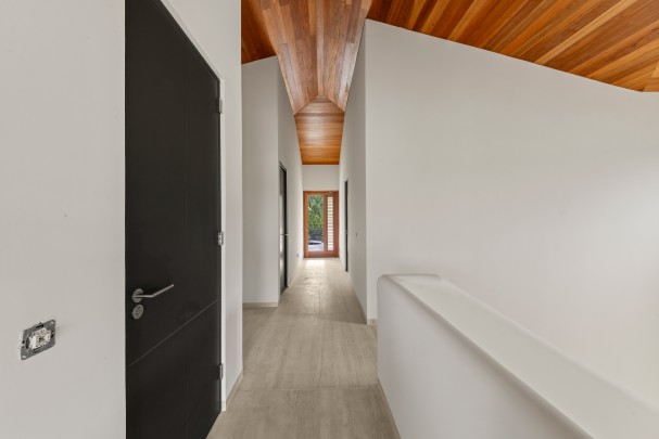 Blue Bay – High-end, luxurious newly built villa with rental potential