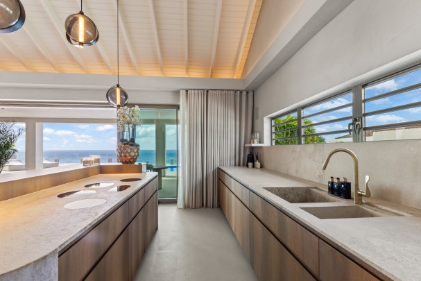 Blue Bay &ndash; Spectaculaire klif villa op exclusieve B-sectie   