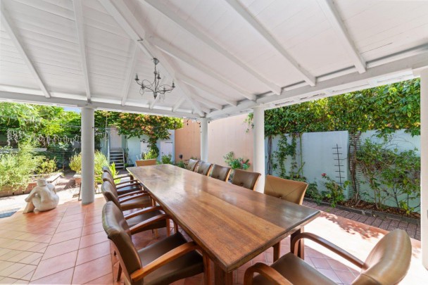 Otrobanda - Spacious monumental townhouse with city garden and parking
