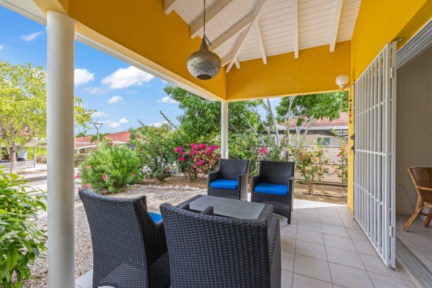 Montaña - Recompensa Park Detached 2-Bedroom Bungalow with Studio