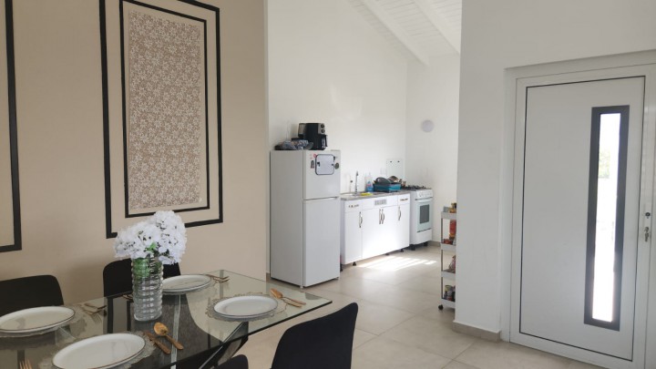 Comfortabele moderne woning met twee slaapkamers en tuinruimte