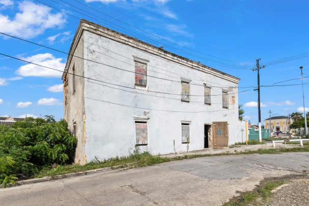 Otrobanda – Historic City Villa with Renovation Permit