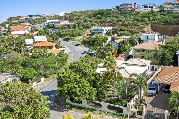Spacious 3-bedroom villa in quiet residential area