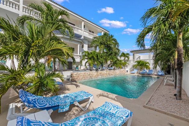 Champartments - Luxury group resort white villa on Curaçao 