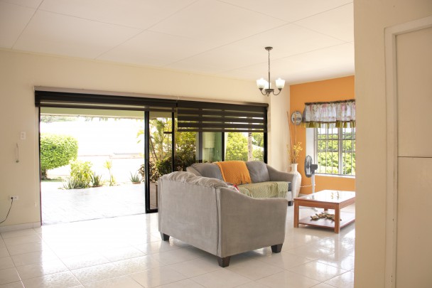 Charmant 3-Slaapkamer Huis met Tuin & Gastenappartement – Cerito