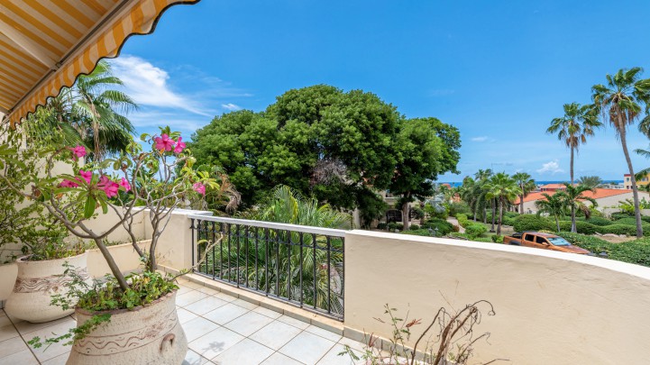 Royal Palm – Ruim appartement met zeezicht en balkon