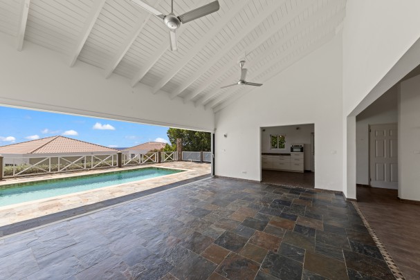 Blue Bay BB-39 – Spacious Villa with Pool and Sea View
