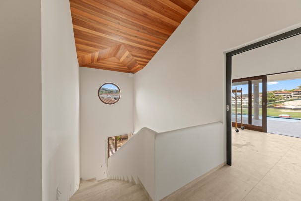 Blue Bay – High-end, luxurious newly built villa with rental potential