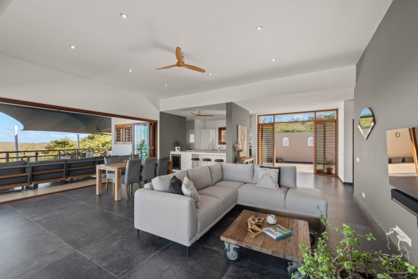 Cas Abao – Moderne 5-Slaapkamer Villa met Zeezicht