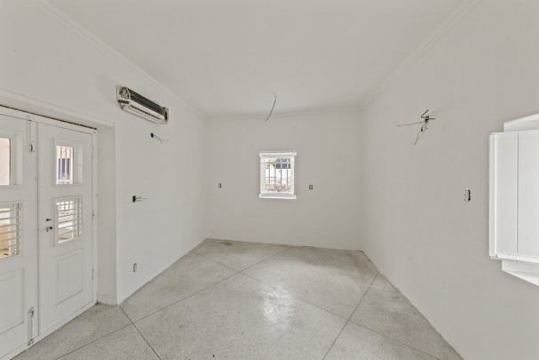 Otrobanda - Multifunctional commercial space in monumental building