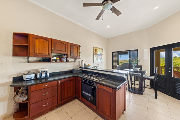 Blue Bay &ndash; Grote villa met twee ruime appartementen