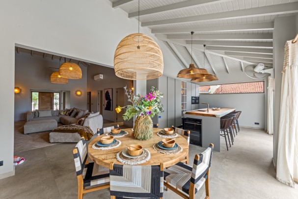 Blue Bay &ndash; Fraai gerenoveerde villa met zwembad aan golfbaan  