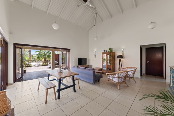 Blue Bay L-section &ndash; three-bedroom villa with a lovely outdoor space