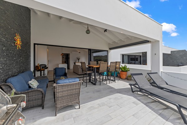 BLUE BAY – Luxury apartment in the Reef with two bedrooms and sea view