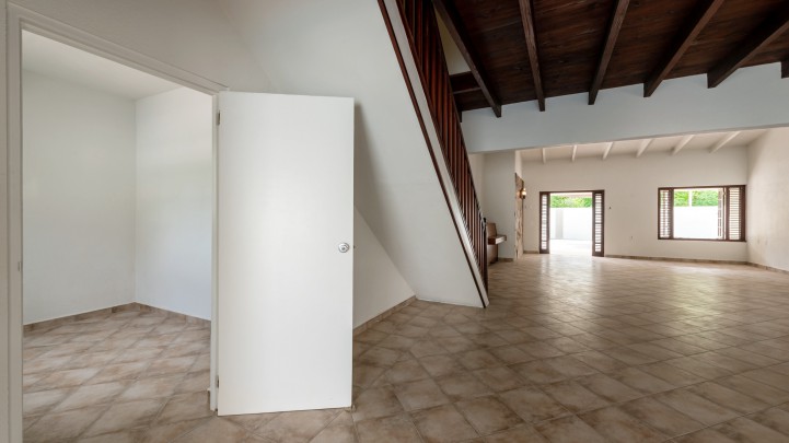 Ruime 4-slaapkamer villa met zwembad in Jan Doret