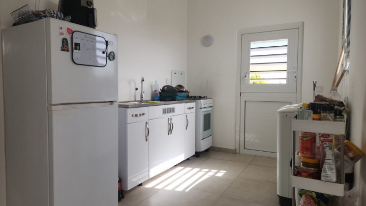 Comfortabele moderne woning met twee slaapkamers en tuinruimte