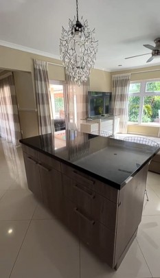 luxe villa met zwembad in Zuurzak - Perfect voor wonen of investeren