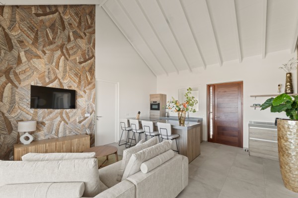 Blue Bay-Luxuriously furnished new-build penthouse in a prime location