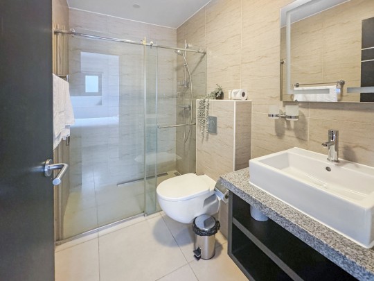 Blue Bay – Greenview Apartment with Excellent Rental Potential