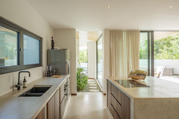 Luxury villa with pool, jacuzzi & sea view near Jan Thiel Beach