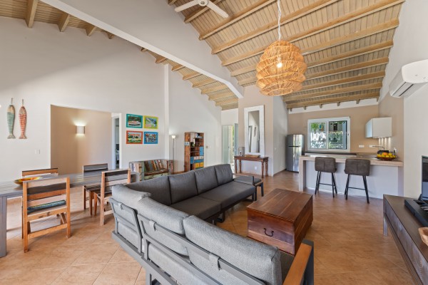 Spacious furnished 2-bedroom bungalow in Blue Bay 