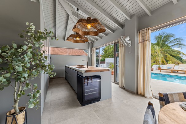 Blue Bay &ndash; Fraai gerenoveerde villa met zwembad aan golfbaan  