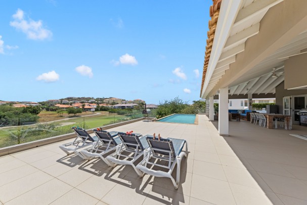 Blue Bay BO 4 &ndash; Elegant villa with unique views over the golf course