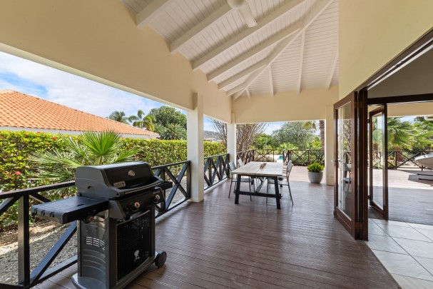 Blue Bay L-section &ndash; three-bedroom villa with a lovely outdoor space