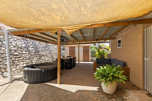 Sun Valley - Modern Detached Home with Garage on Spacious Lot