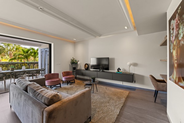 The Shore – Luxury Furnished Apartment with Direct Beach Access