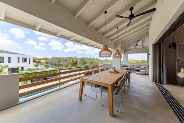 Luxury Villa with 4 Bedrooms, Pool & Guest Suite in Blue Bay